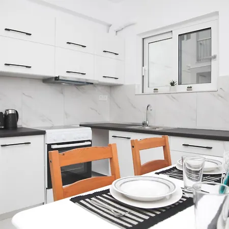 Flora's - 3bd House