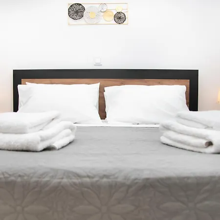 Flora's - 3bd House Apartmán *