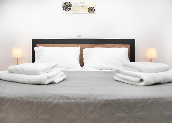 Flora's - 3bd House Lägenhet *